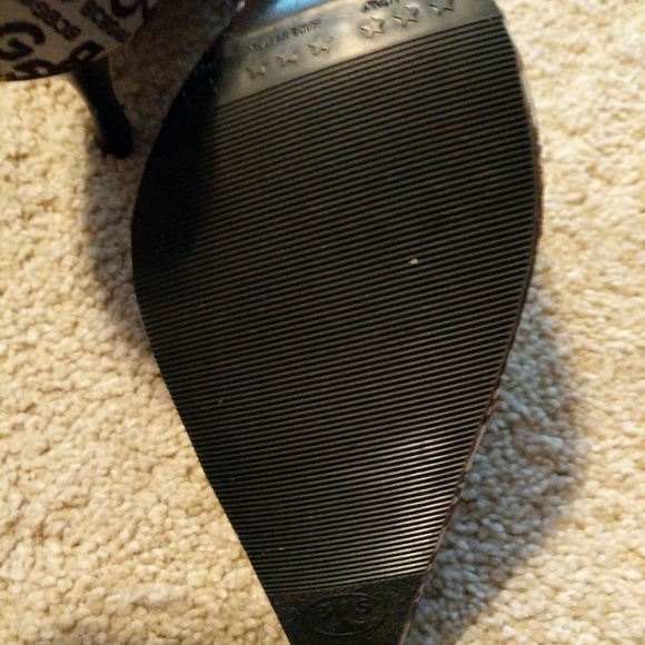 BCBGGirls Logo Brown Tan Short Pointed Heels 7.5 - Picture 5 of 8